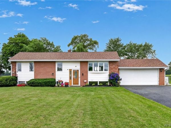 6058 Baer Road , Sanborn, NY 14132