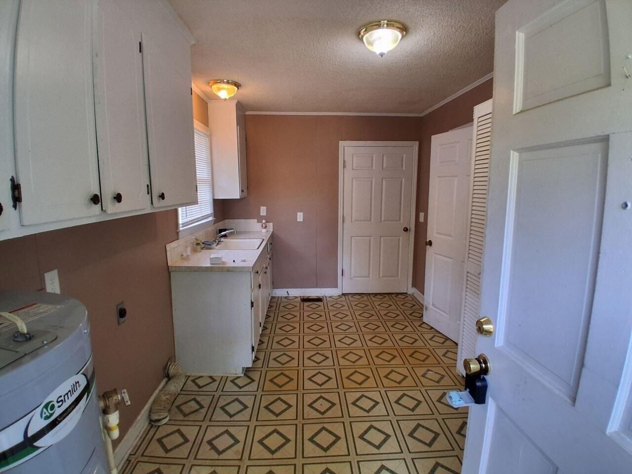 2112 W Carolina Avenue Photo 12