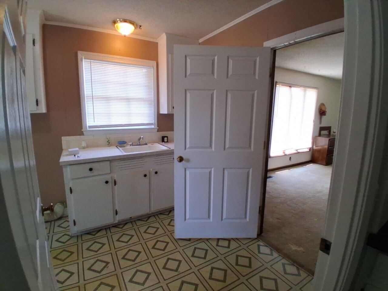 2112 W Carolina Avenue Photo 15