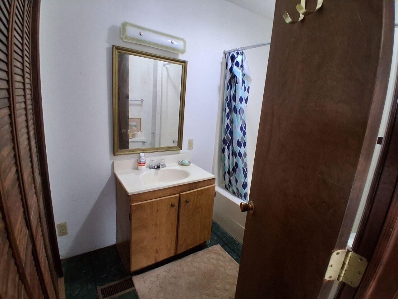 2112 W Carolina Avenue Photo 19