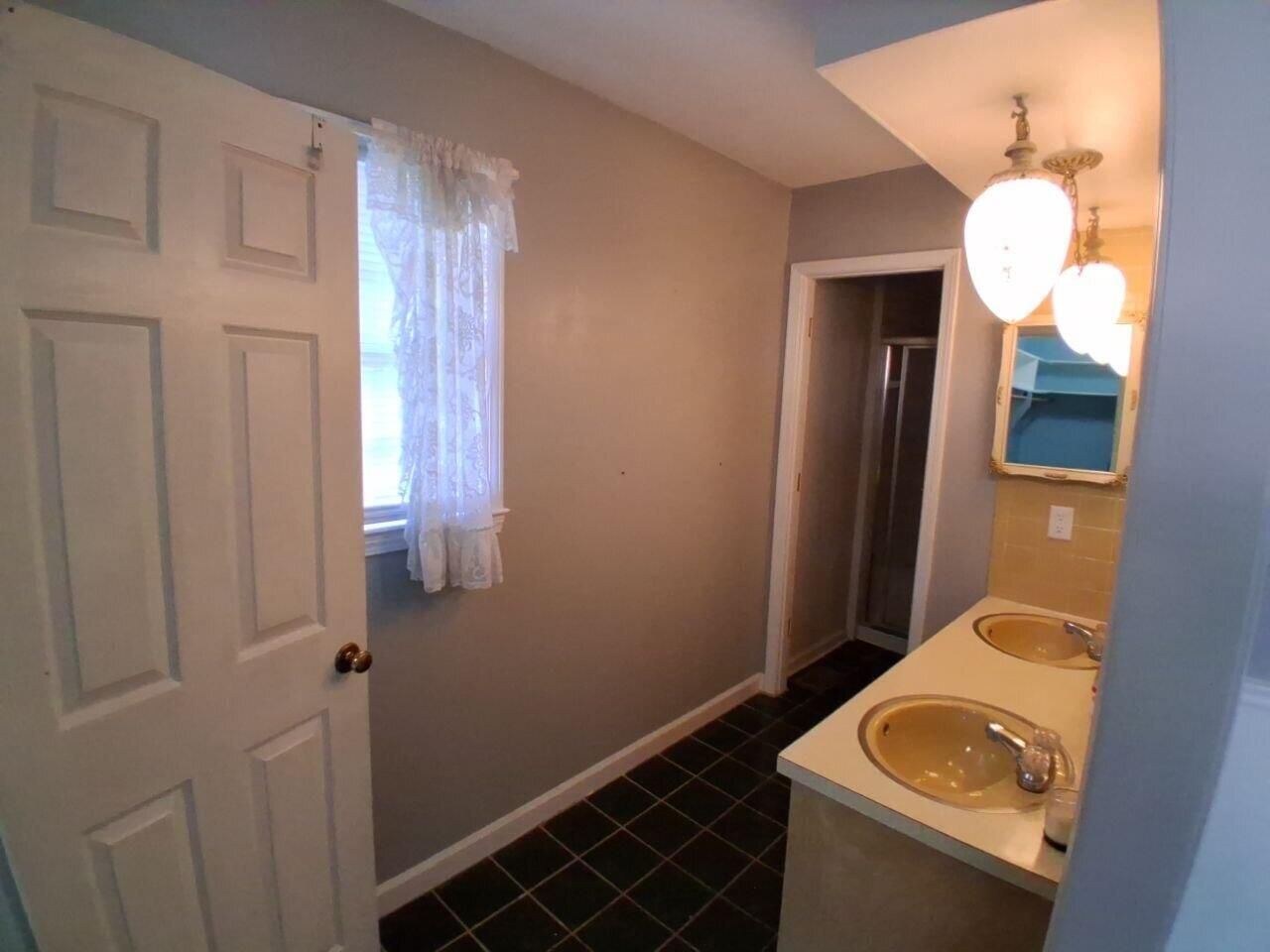 2112 W Carolina Avenue Photo 23