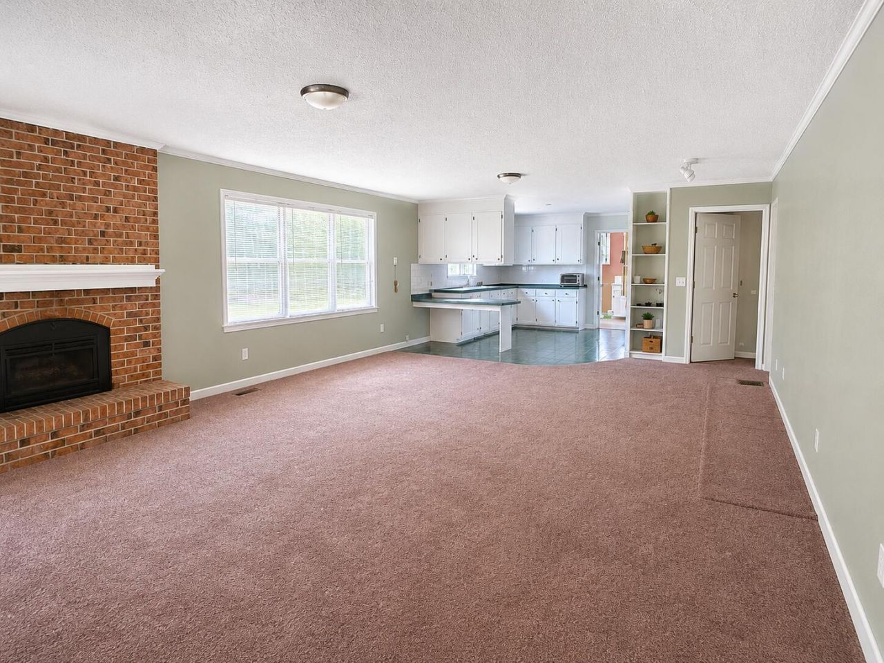 2112 W Carolina Avenue Photo 6