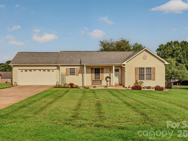 1425 Farmington Hills Drive, Conover, NC 28613