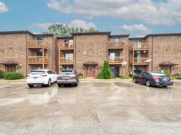 2264 Abbeywood Drive, Unit F, Lisle, IL 60532