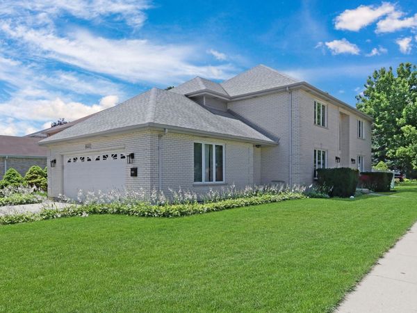 8444 Morton Avenue , Morton Grove, IL 60053
