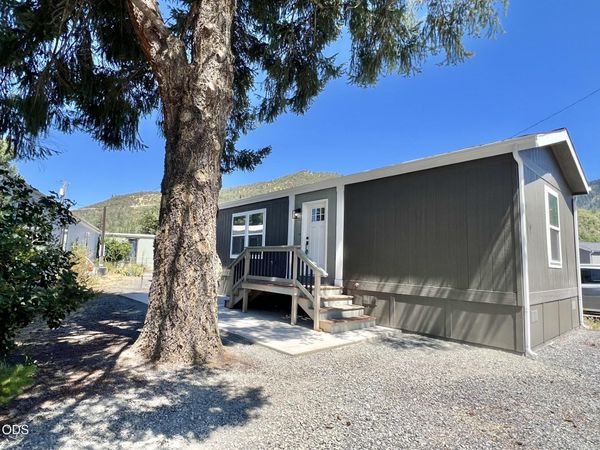 2097 Rogue River Highway, UNIT 10, Gold Hill, OR 97525