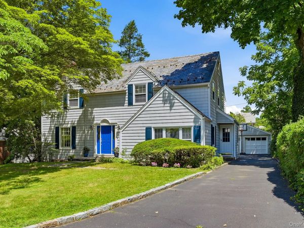 17 Monfort Road, Port Washington, NY 11050