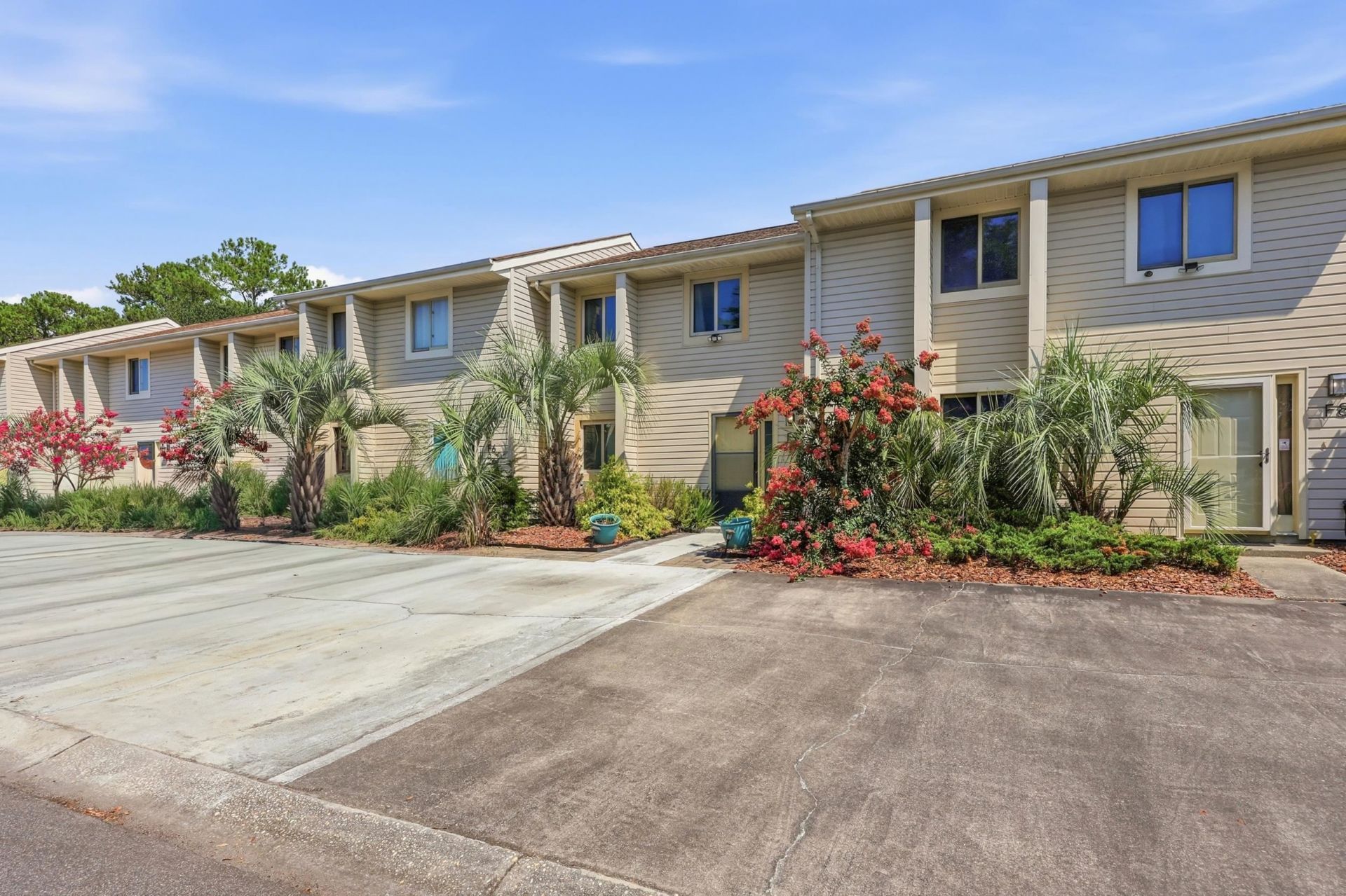 951 Plantation Dr. Photo 4