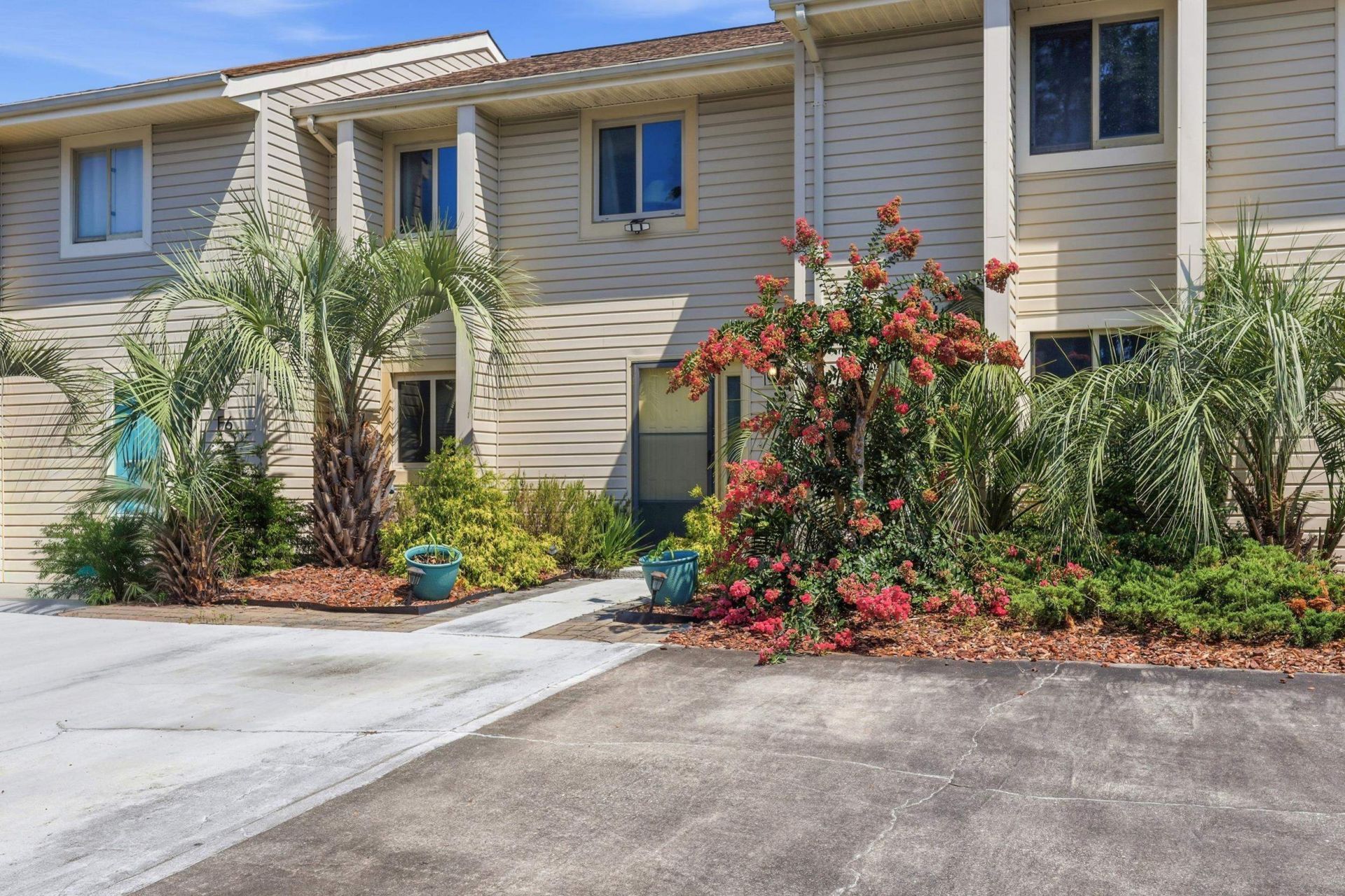 951 Plantation Dr. Photo 7