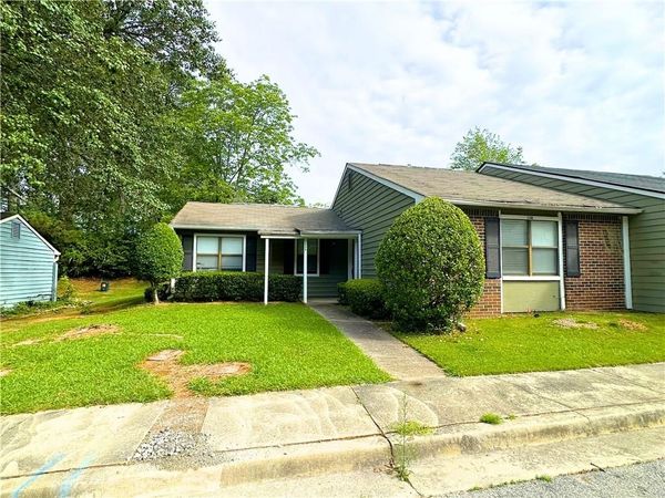 138 Sandalwood Circle , Lawrenceville, GA 30046
