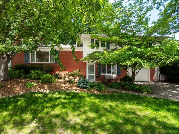 4213 35 Avenue , Moline, IL 61265