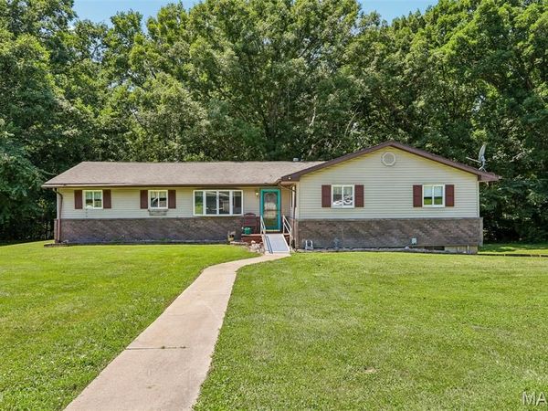 135 Duffs Lane, Hillsboro, IL 62049
