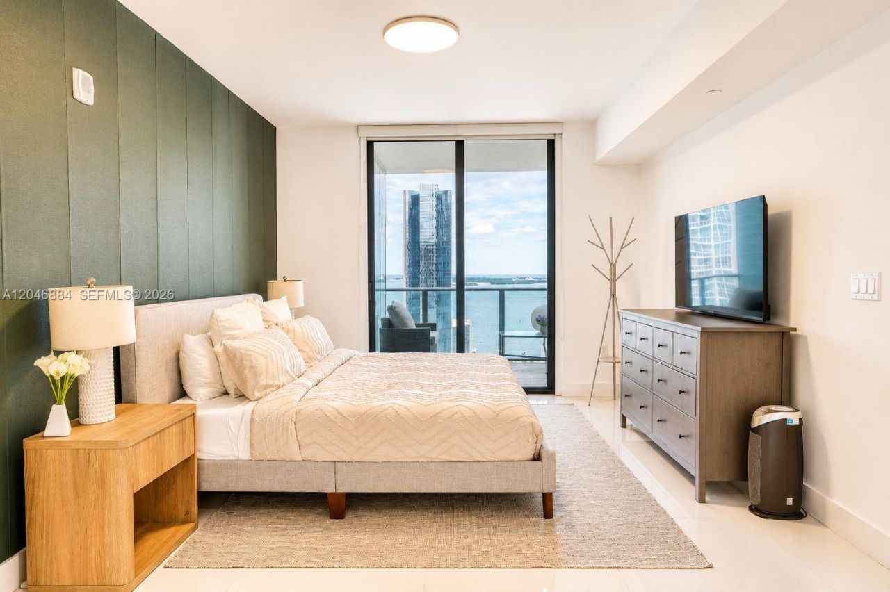1010 Brickell Ave , Unit 2402, Miami, FL 33131 Photo