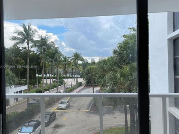 3731 N Country Club Dr , Unit 323, Aventura, FL 33180