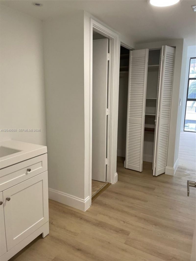 3731 N Country Club Dr , Unit 323, Aventura, FL 33180 Photo