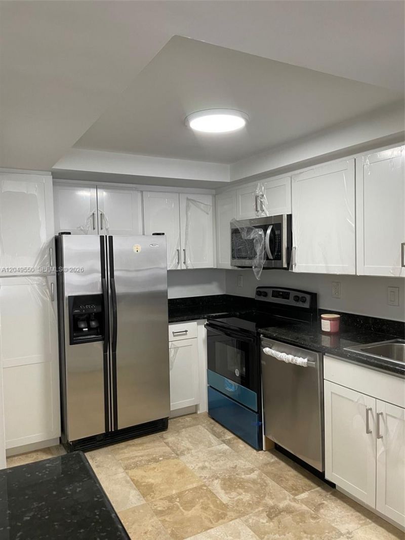 3731 N Country Club Dr , Unit 323, Aventura, FL 33180 Photo