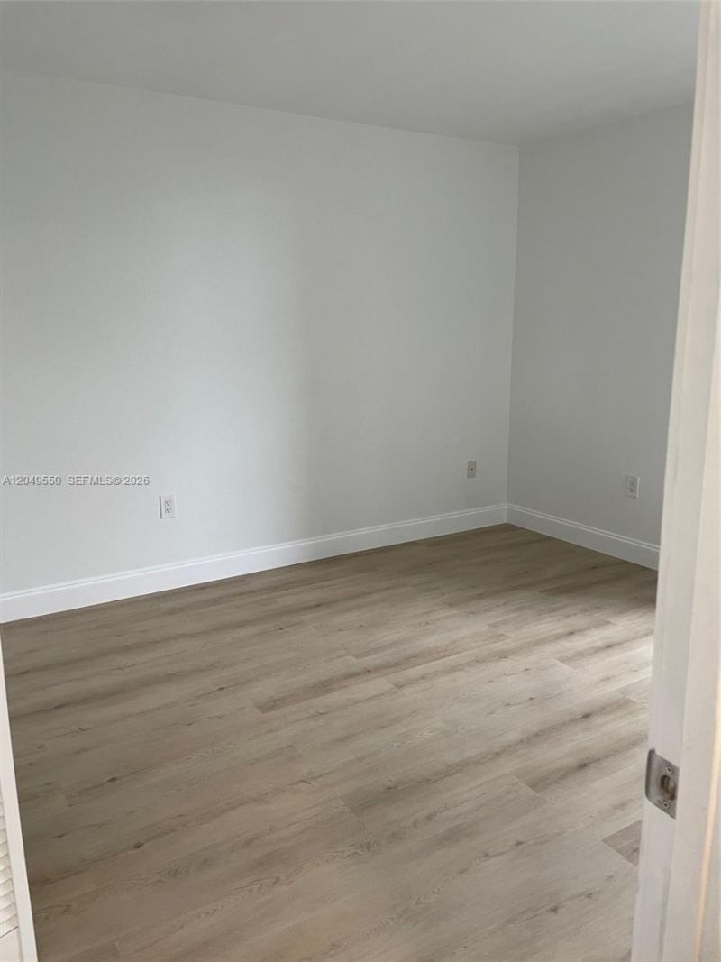 3731 N Country Club Dr , Unit 323, Aventura, FL 33180 Photo