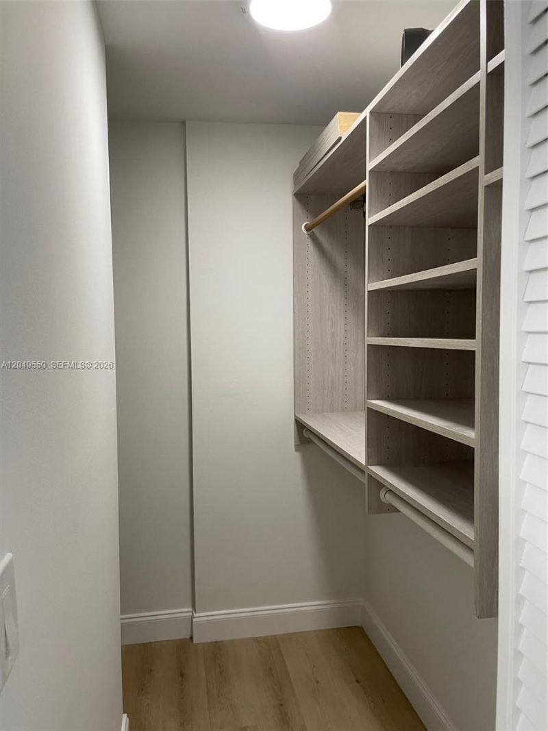 3731 N Country Club Dr , Unit 323, Aventura, FL 33180 Photo