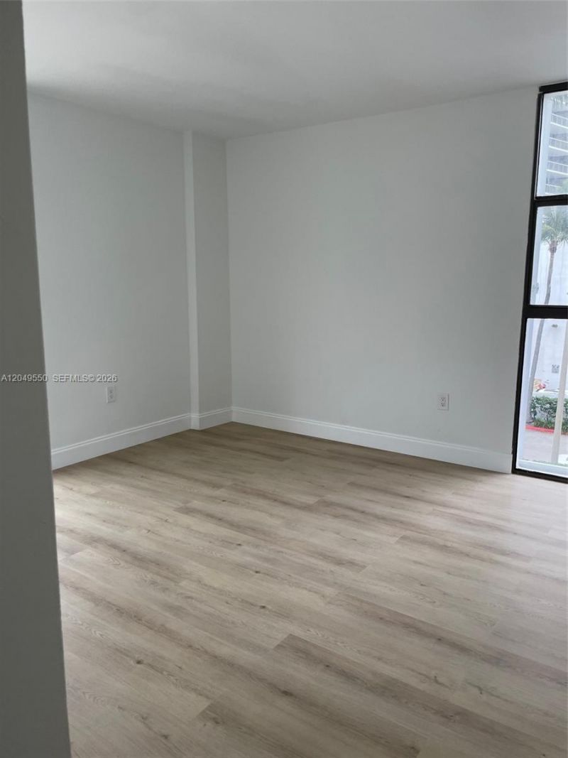 3731 N Country Club Dr , Unit 323, Aventura, FL 33180 Photo