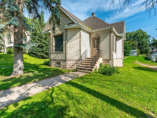 528 W Summit Avenue , Fergus Falls, MN 56537