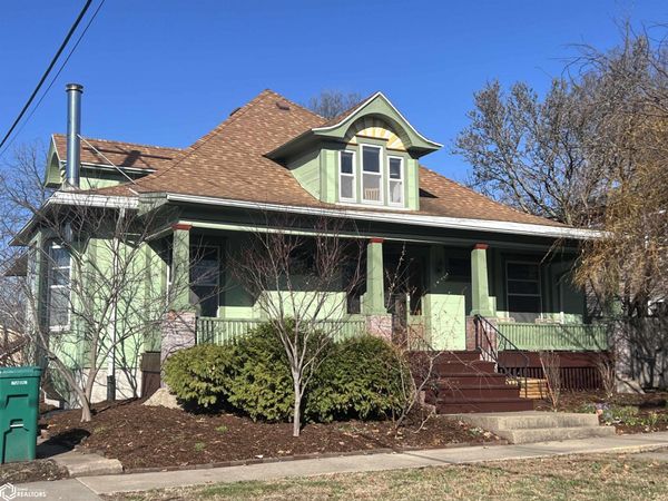 204 N 3Rd Street, Fairfield, IA 52556