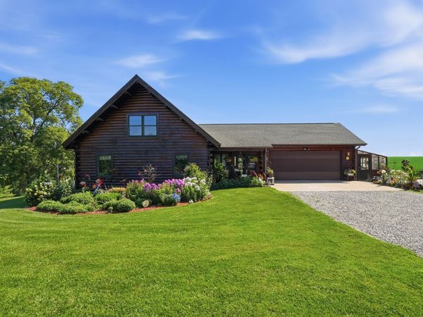 5547 MORSE NE, Solon, IA 52333
