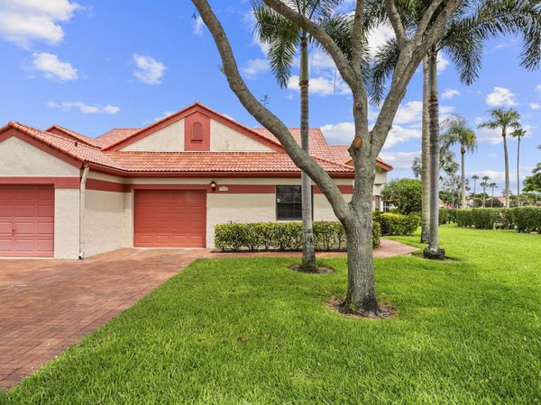 7792 Lexington Club Boulevard, Unit B, Delray Beach, FL 33446