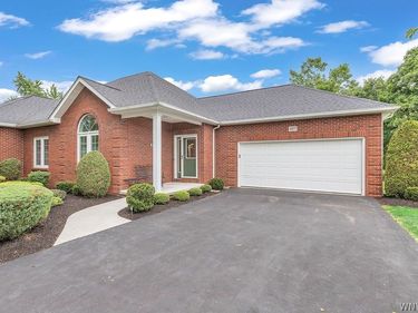 4877 Waterford Place , Lockport, NY 14094