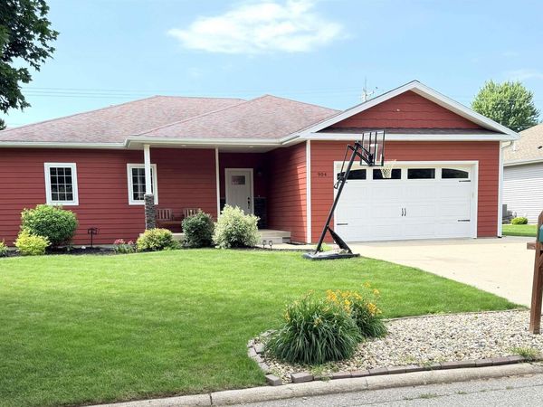 904 Poplar St , Osage, IA 50461