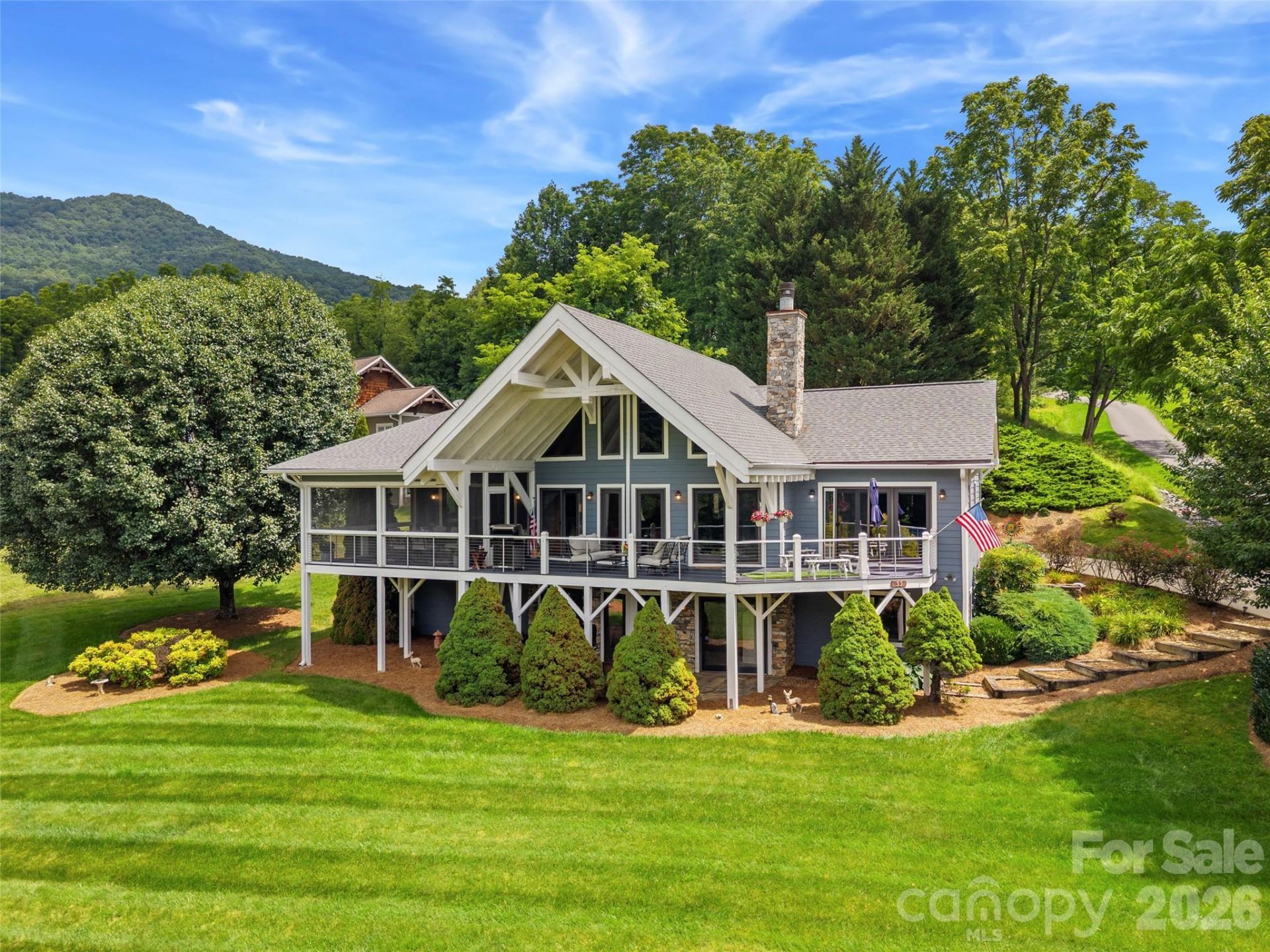 33 Banker Drive, Waynesville, NC 28786 Main Photo