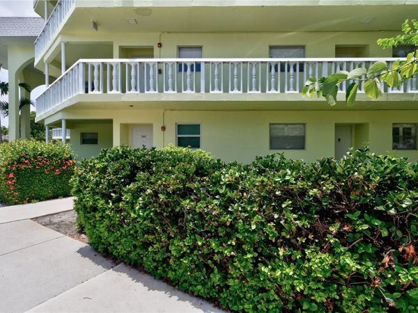 1100 Ponce De Leon Circle, Unit E201, Vero Beach, FL 32960