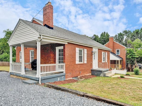 2604 Vancouver DR NW, Roanoke, VA 24012
