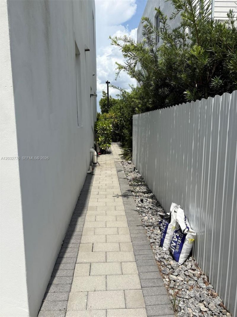 7433 NW 99th Ave , Doral, FL 33178 Photo