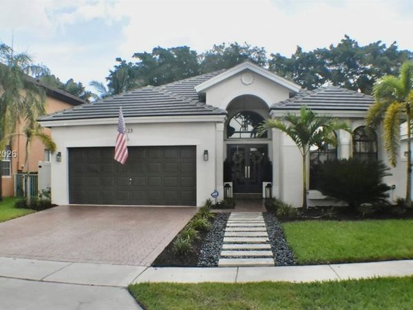 123 SW 164th Ave, Pembroke Pines, FL 33027