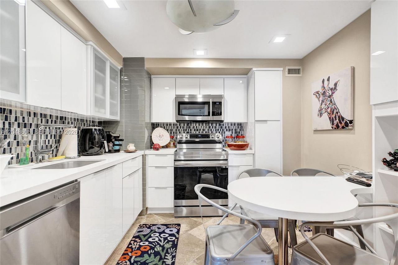 9225 Collins Ave , Unit 1402, Surfside, FL 33154 Photo