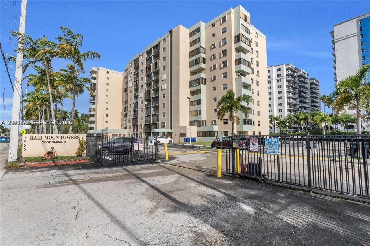 5055 NW 7th St, Unit 504, Miami, FL 33126 Photo