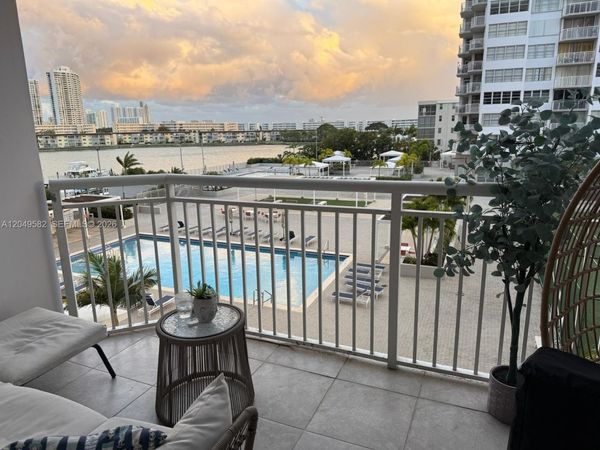 18061 Biscayne Blvd , Unit 404, Aventura, FL 33160