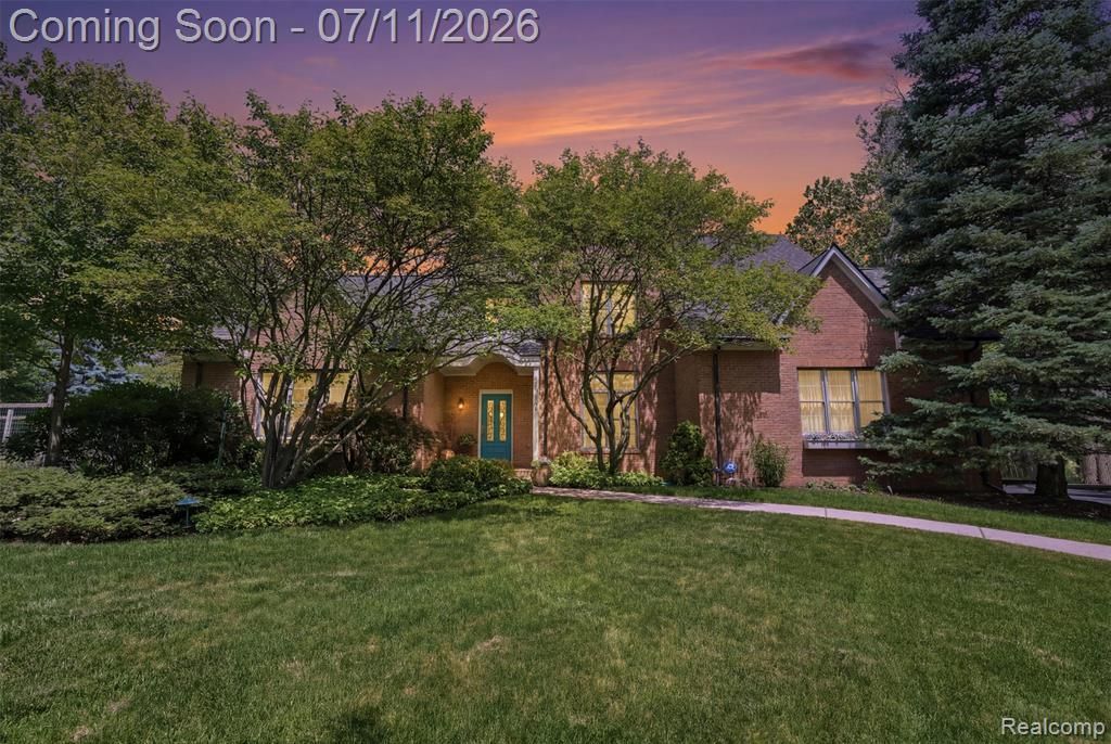 34555 Quaker Valley Road, Farmington Hills, MI 48331 Main Photo