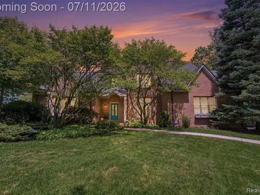 34555 Quaker Valley Road, Farmington Hills, MI 48331