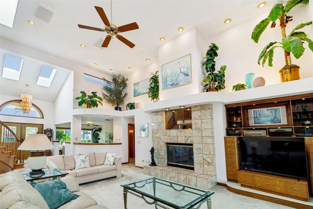 9815 Bay Island Drive, Tampa, FL 33615 Photo