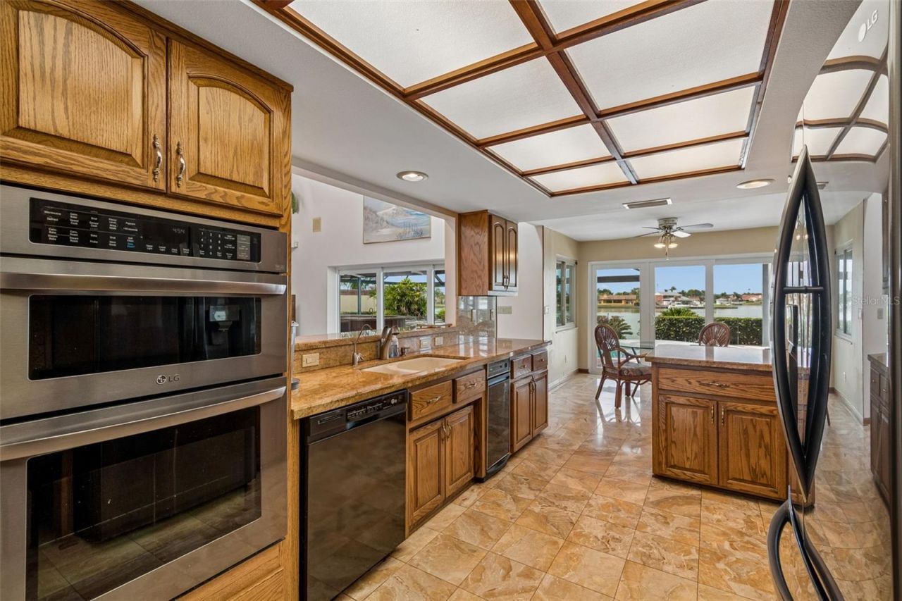 9815 Bay Island Drive, Tampa, FL 33615 Photo