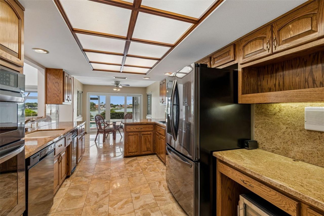 9815 Bay Island Drive, Tampa, FL 33615 Photo
