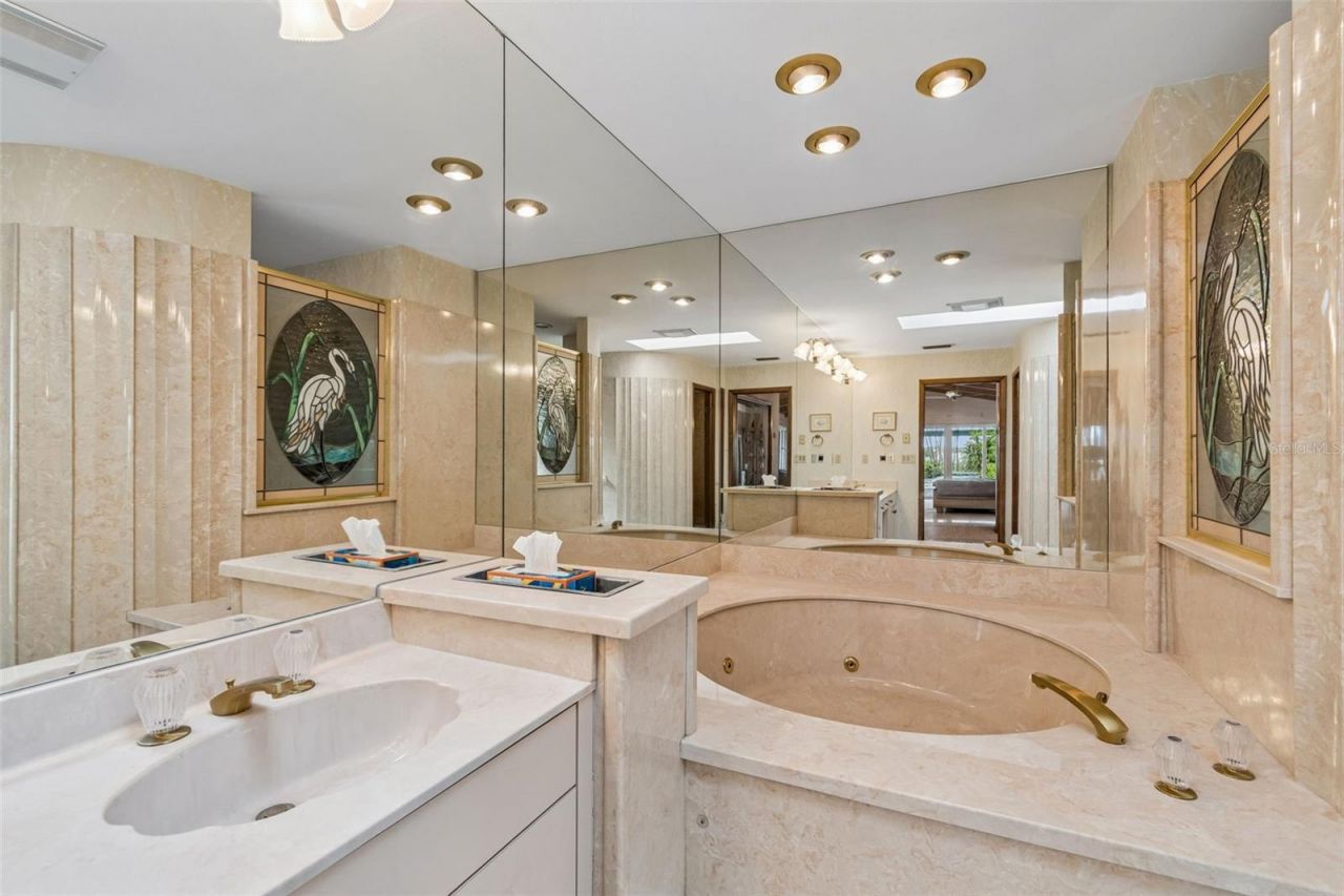 9815 Bay Island Drive, Tampa, FL 33615 Photo