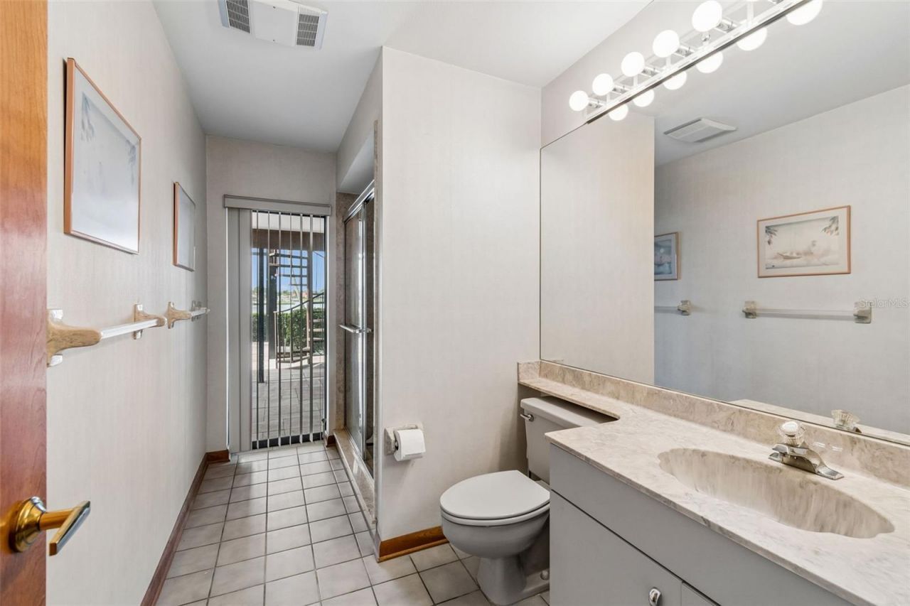 9815 Bay Island Drive, Tampa, FL 33615 Photo