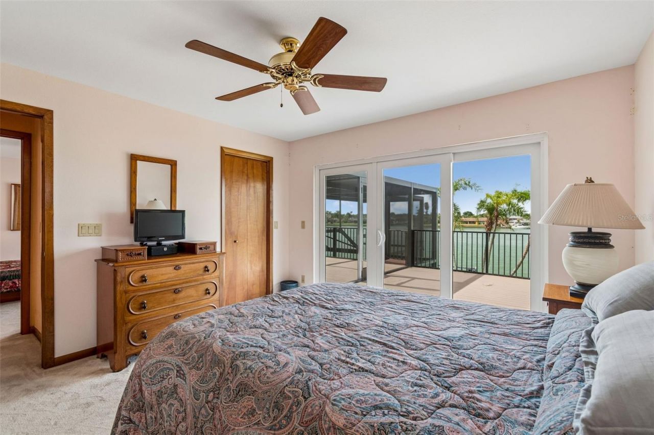 9815 Bay Island Drive, Tampa, FL 33615 Photo