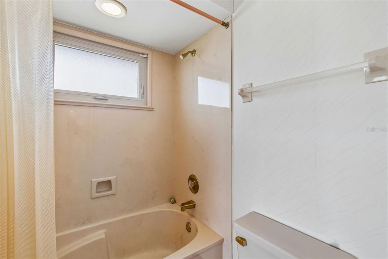 9815 Bay Island Drive, Tampa, FL 33615 Photo