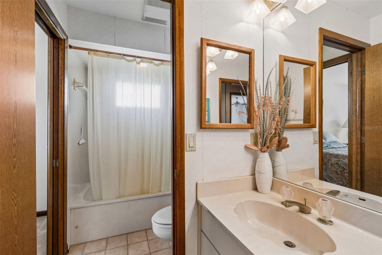 9815 Bay Island Drive, Tampa, FL 33615 Photo