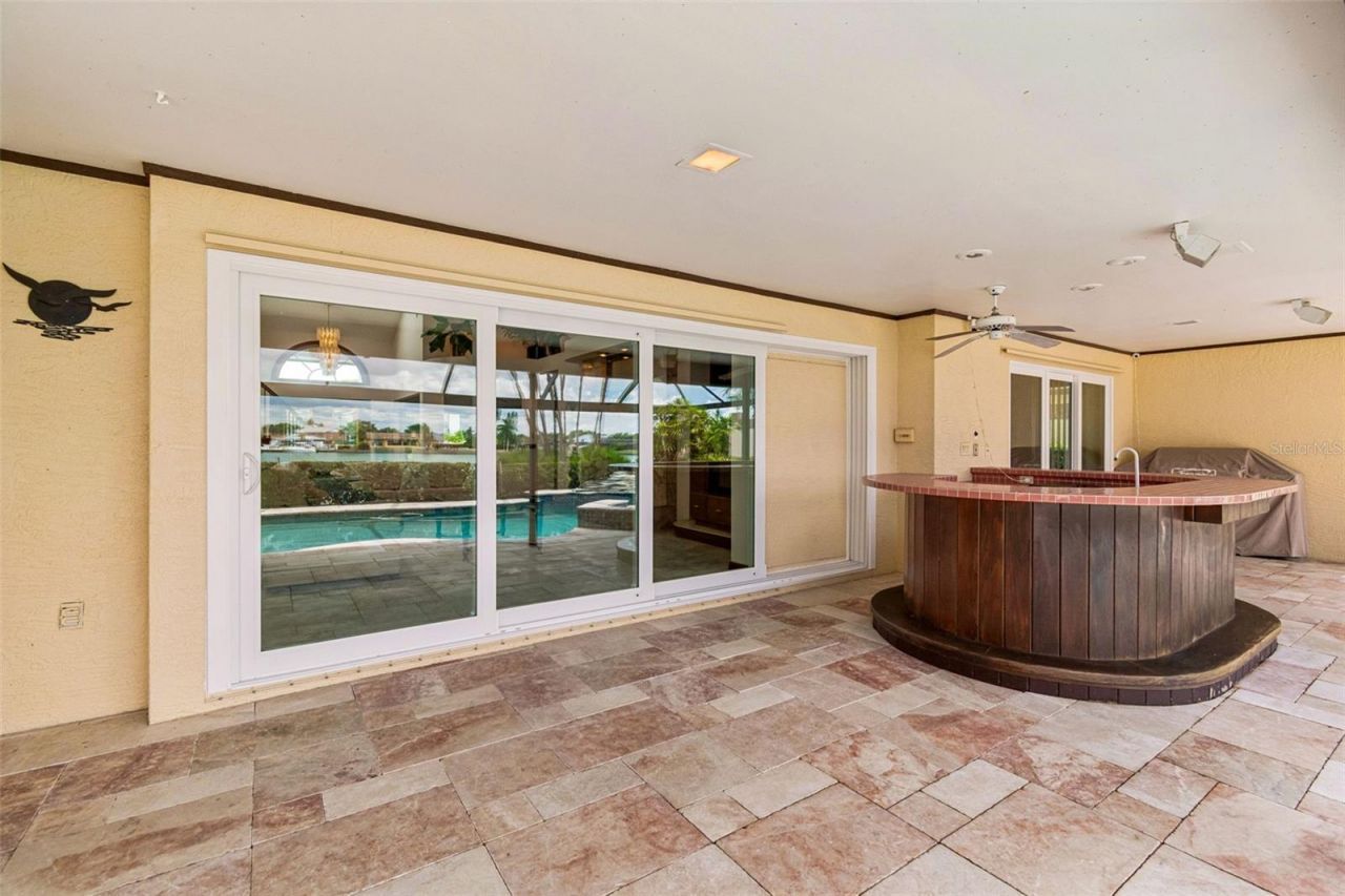 9815 Bay Island Drive, Tampa, FL 33615 Photo