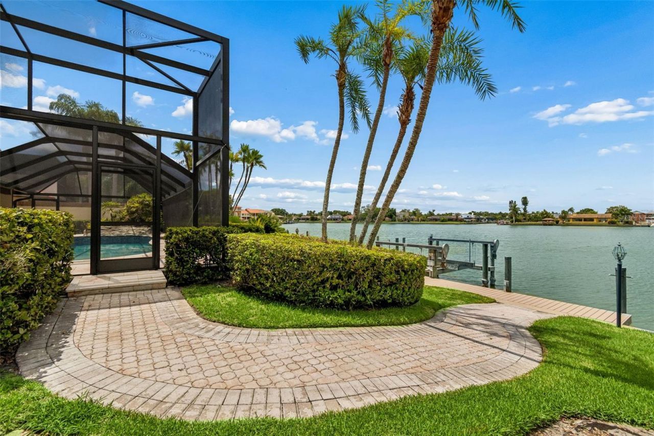 9815 Bay Island Drive, Tampa, FL 33615 Photo