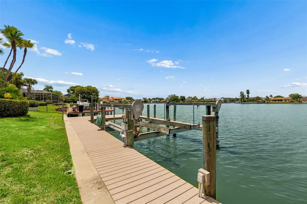 9815 Bay Island Drive, Tampa, FL 33615 Photo